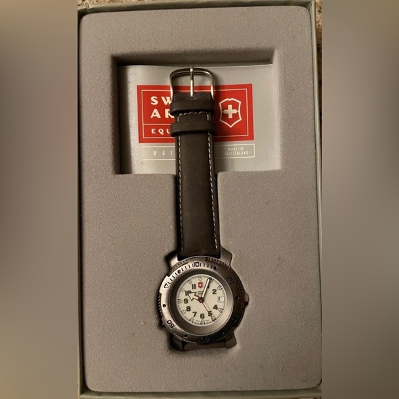 Swiss army watch (has Been In Box But Needs NEW BATTERY - Picture 3 of 5